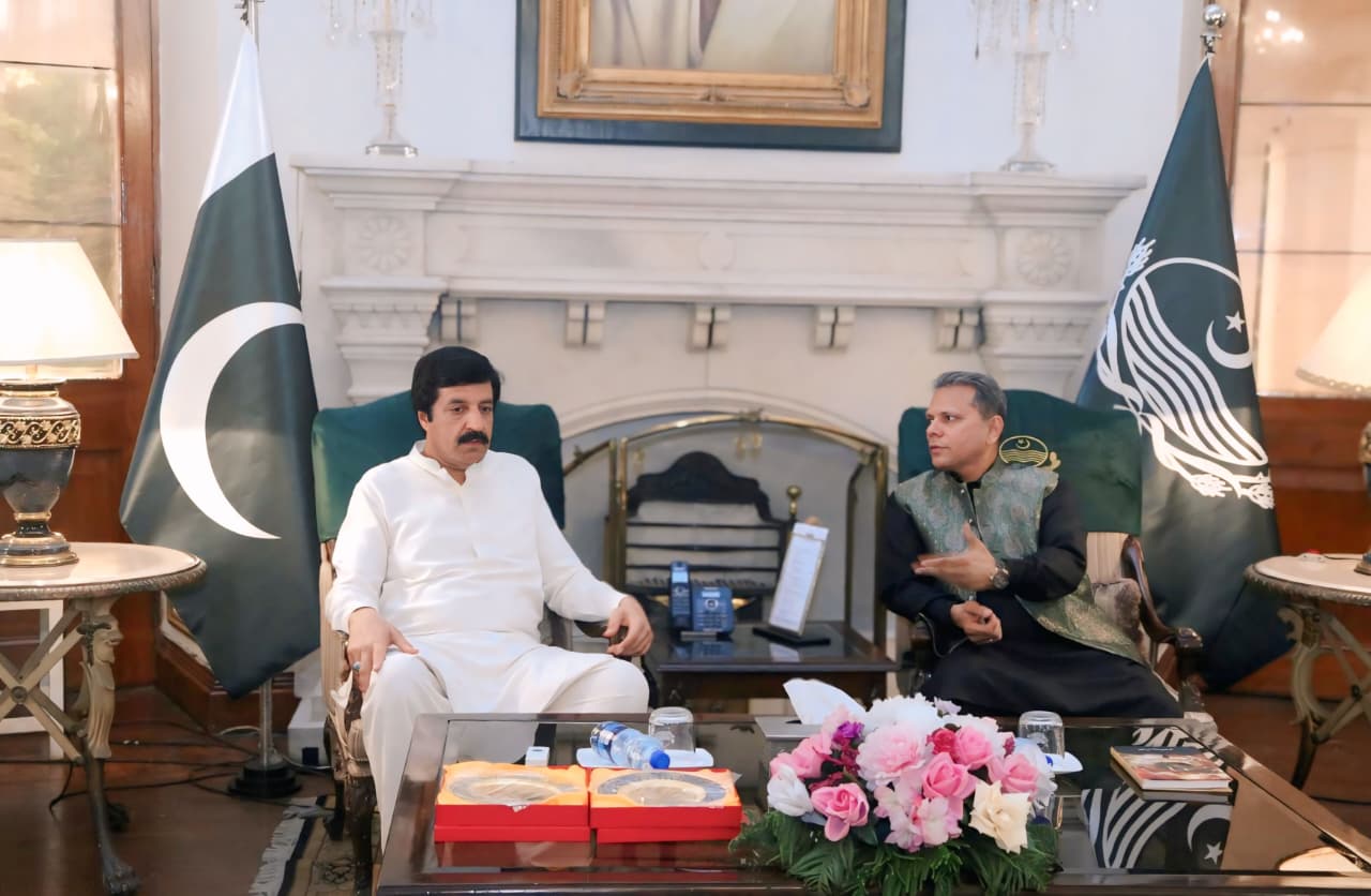گورنر پنجاب سلیم حیدر خان اور چئیرمین انٹرنیشنل یونین آف رائٹرز زبیر احمد انصاری کی ملاقات